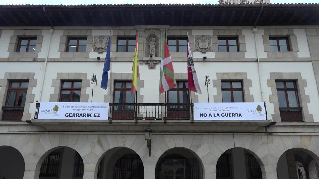 Gernika-Lumoko Udalak gerrari ezetza esan deutso, bizitzak garrantzi gehien daukala azpimarratuz