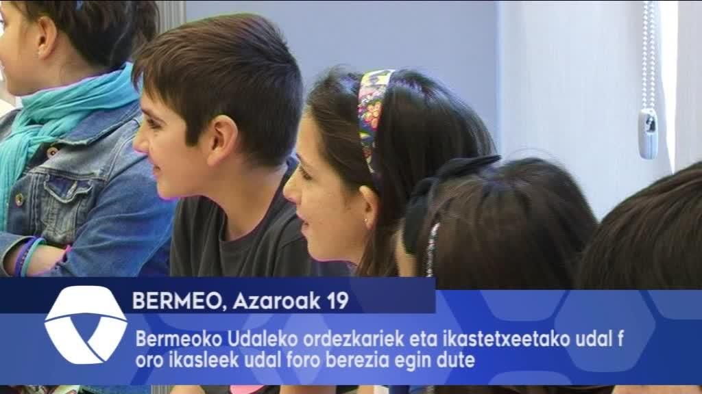 Bermeoko Udaleko ordezkariek eta herriko ikastetxe ezberdinetako ikasleek udal foro berezia egin dute
