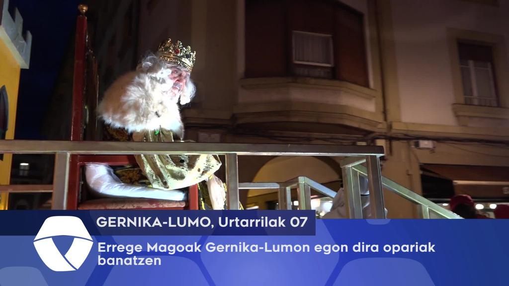 Errege Magoak Gernika-Lumon egon dira opariak banatzen