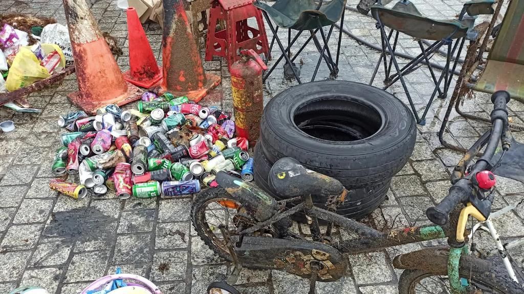 150 kilo zabor bildu dira Portu Zaharrean burututako itsas hondoen garbiketa ekimenean