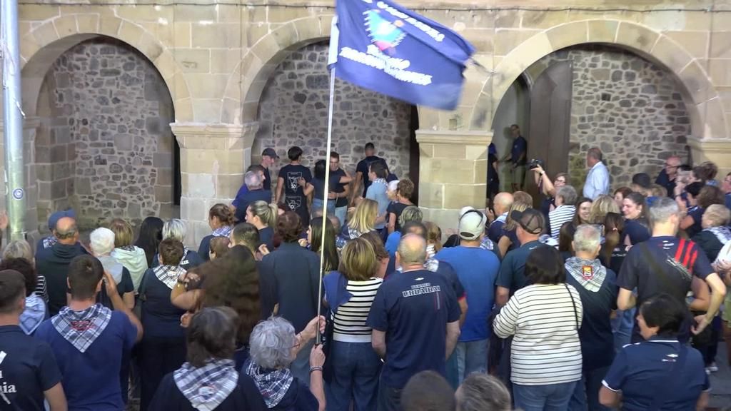 Bermeo- Urdaibai Arraun Taldeari harrerea egin deutsie bermeotarrek