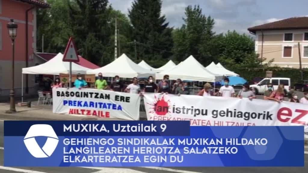 Gehiengo sindikalak Muxikan hildako langilearen heriotza salatzeko elkarteratzea egin du