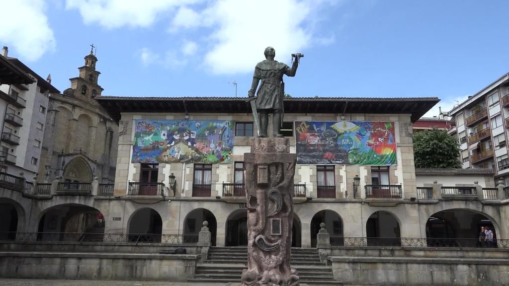 Gernika-Lumoko Foru Plaza