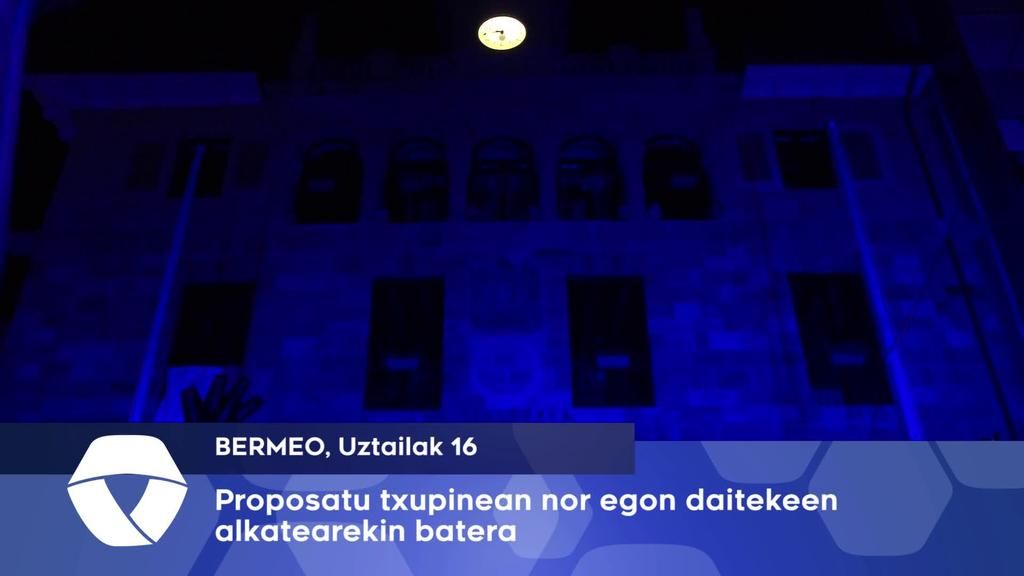 Aukeratu txupinean balkoian nor egon daitekeen alkatearekin batera pregoia ematen