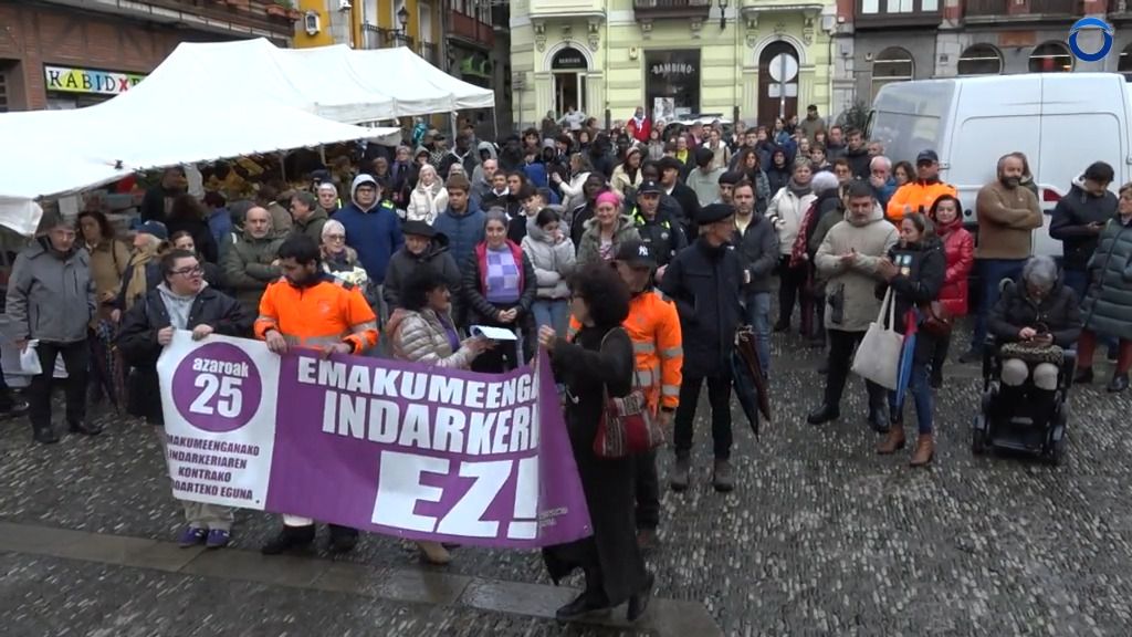 Hainbat elkarretaratze eta adierazpen izan dira Busturialdean Emakumeenganako Indarkeriaren Kontrako Nazioarteko egunean