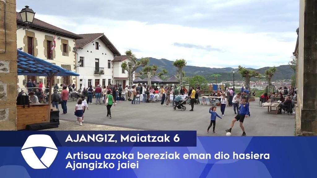 Artisau azokak eman dio hasiera Ajangizko jaiei