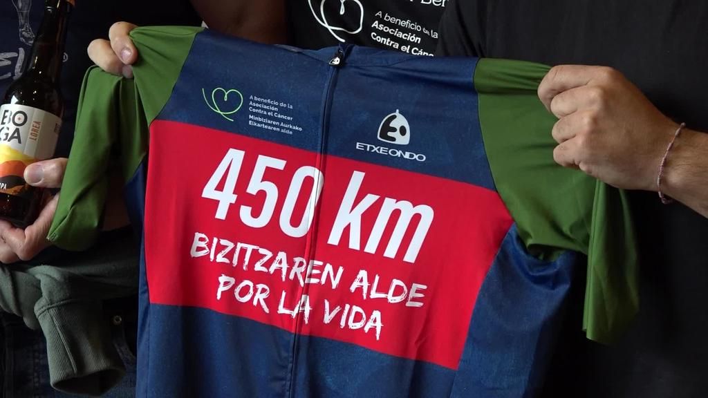 Pedalen erritmoan idatzitako elkartasuna: bizitzaren aldeko 450 kilometro