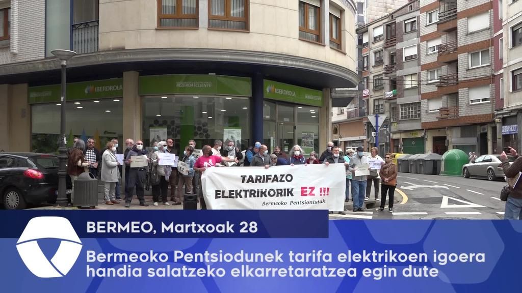 Tarifa eletrikoen igoera handia salatzeko elkarretaratzea egin dute