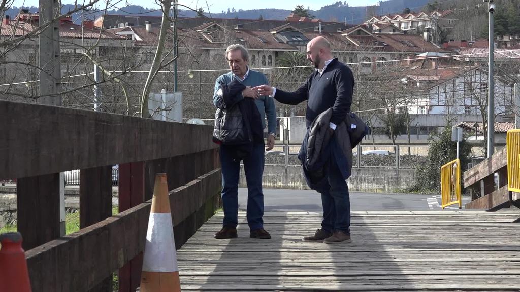 Urbietara doan egurrezko zubia ordeztu egingo da hainbat hamarkadatako higaduraren ondoren