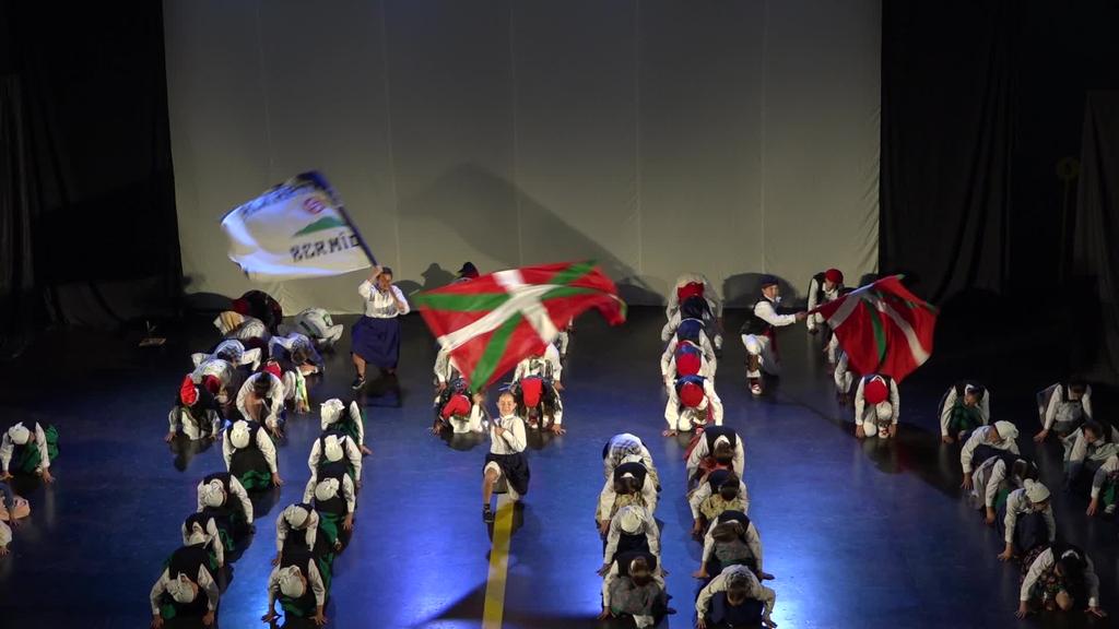 Ume eta gaztetxoen dantza emonaldia izan da Bermeon