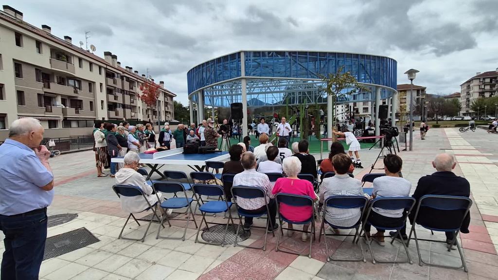 Kortezubi Bideko haurrentzako parke estali barria inauguratu dabe.