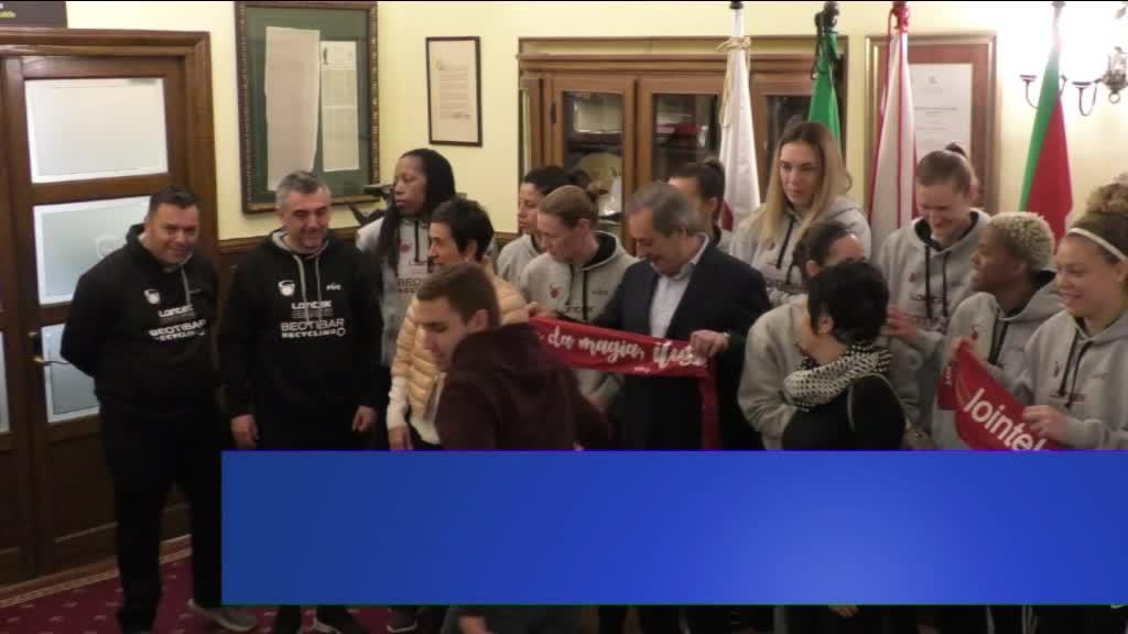 JOSE MARI GORROÑO ALKATEAK KESBEKO JOKALARIEI HARRERA EGIN DIE
