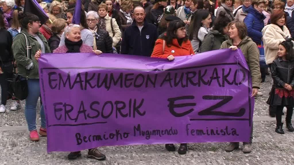 AZKEN SEXU ERASO SALAKETA GAITZESTEKO ELKARETARATZEA EGIN DUTE BERMEON