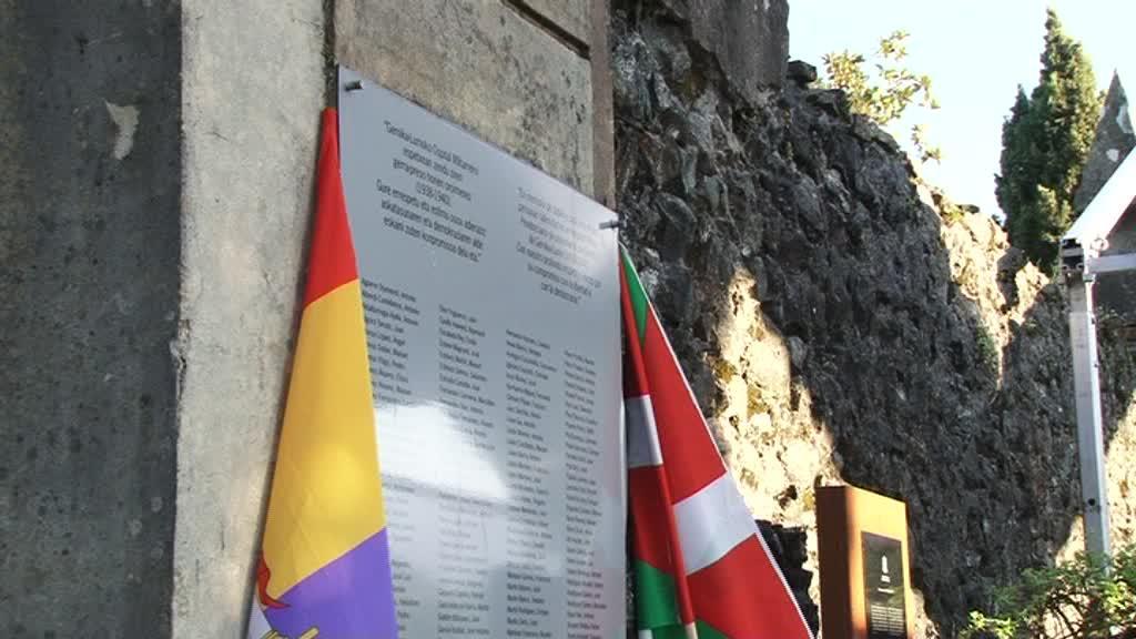 PRESONDEGI MILITARREKO HILDAKOAK OROITU DIRA GERNIKA-LUMON