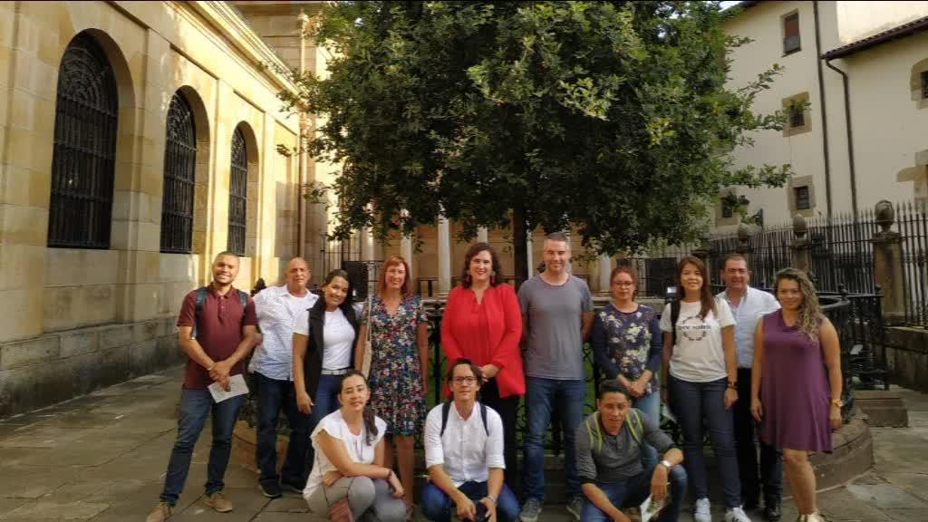 TURISMOAK LOTU DITU KOLONBIA ETA GERNIKA-LUMO