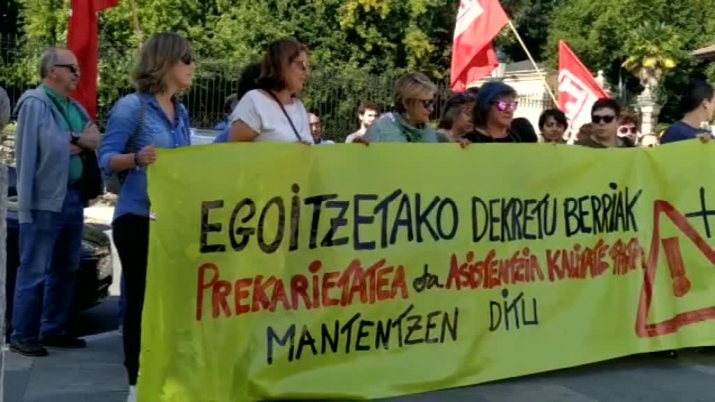 NAGUSIEN EGOITZETAKO PREKARIETATEA SALATZEKO ELKARETARATZEA EGIN DU LAB SINDIKATUAK GERNIKA-LUMON