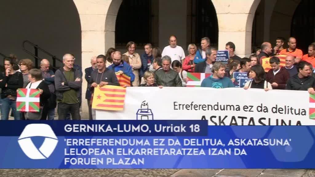 ‘Erreferenduma Ez Da Delitua, Askatasuna’ lelopean elkarretaratzea izan da Gernika-Lumoko Foruen Plazan