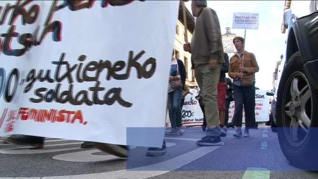 AZAROAREN 16KO BILBOKO MANIFESTAZIOAREKIN BAT EGITEKO DEIA EGIN DUTE BUSTURIALDEKO PENTSIODUNEK