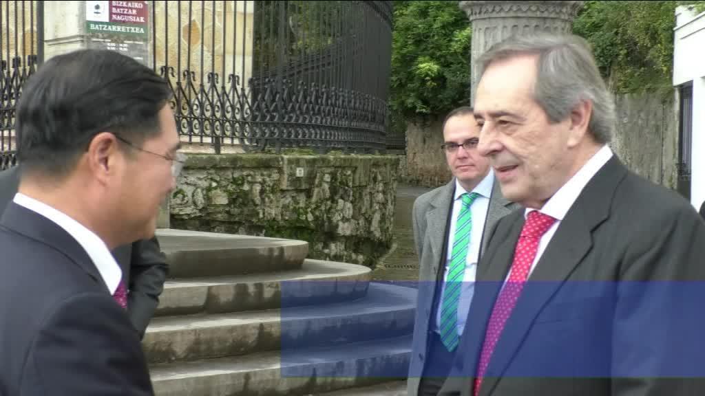 HONG JO CHUN  ENBAXADOREA IZAN DA GERNIKA-LUMON
