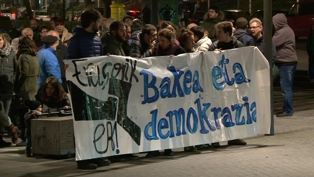 Azken atxiloketak gaitzesteko elkaretaratzea egin dute