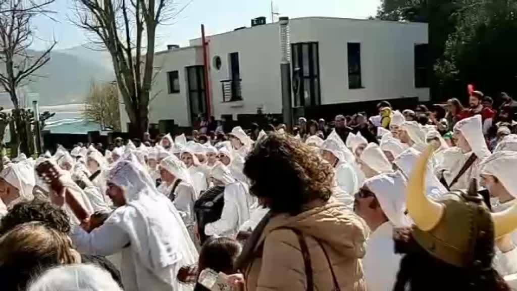 Atorrak ibili dira kalez-kale aratuste domekan