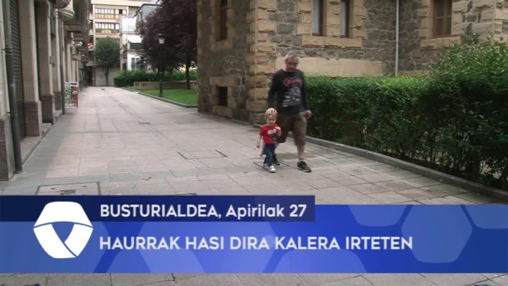 Haurrak hasi dira kalera irteten