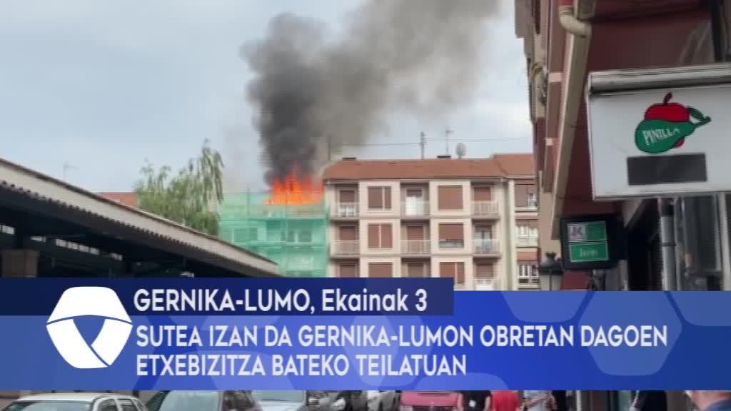 Sutea izan da Gernika-Lumon obretan dagoen etxebizitza bateko teilatuan