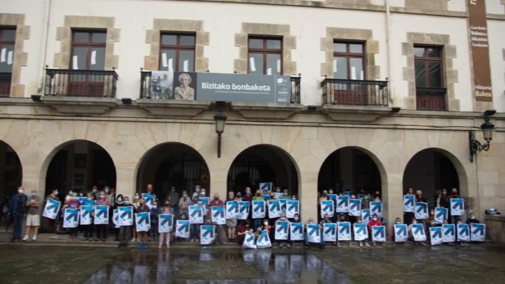 Salbuespen espetxe poitika urgentziaz bertan behera uzteko eskatu dute sareko kideek