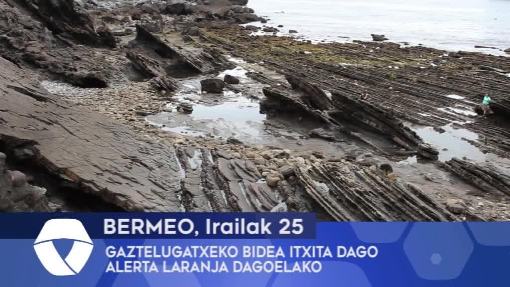 Gaztelugatxeko bidea itxita dago alerta laranja dagoelako