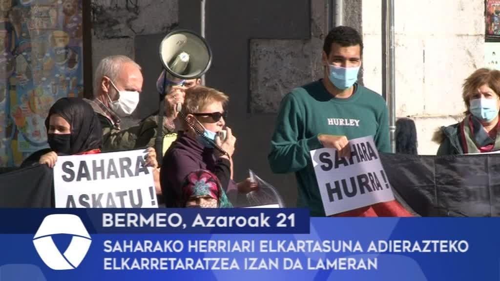 Saharako herriari elkartasuna adierazteko elkarretaratzea izan da Bermeoko Lameran