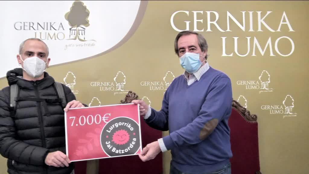 LURGORRIKO JAIAK ELKARTEAK 7000 EUROKO DOHAINTZA BURUTU DU