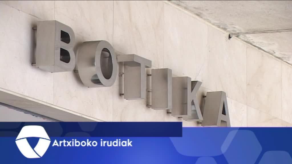 GAUEKO FARMAZIA ZERBITZUA MANTENTZEKO MOZIOA AURKEZTU DU BERMEOKO EH-BILDUK