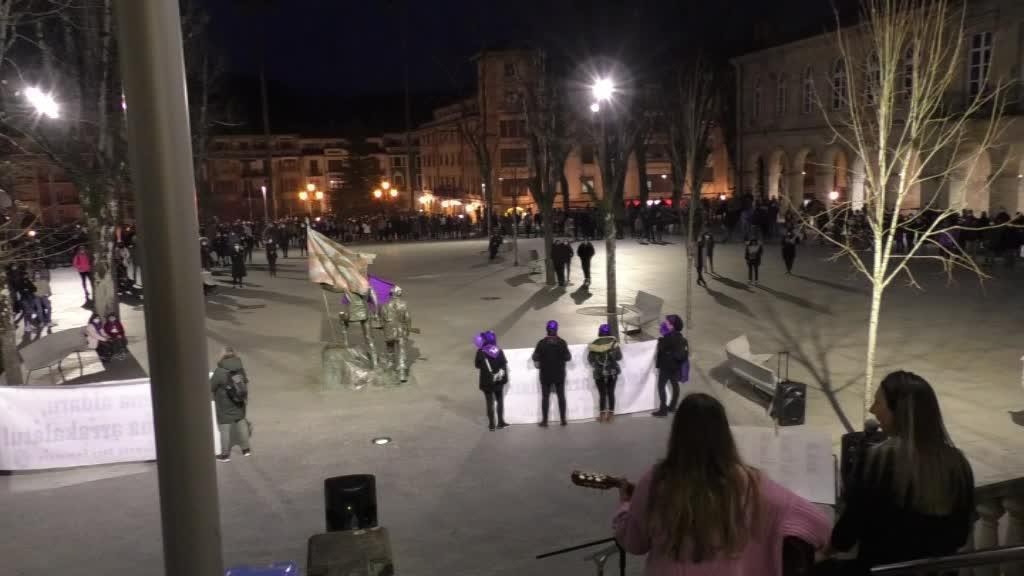 MARTXOAREN 8KO ALDARRIKAPENA KALERA ATERA DU GERNIKA-LUMOKO SARE FEMINISTAK