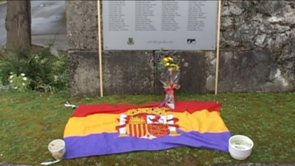PIPERGORRI ELKARTEAK ERREPUBLIKAREN ALDARRIKAPENAREN 90. URTEURRENA IZAN DU GOGOAN