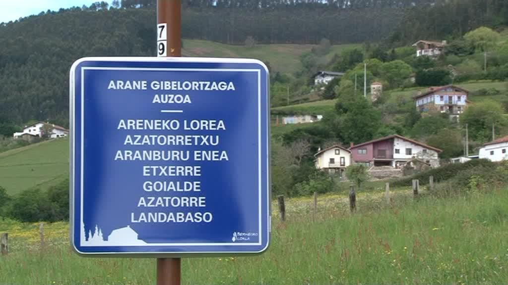 ARENE ETA MAÑU AUZOETAKO BASERRIAK EZAGUTZEKO SEINALEZTAPENA JARRI DU BERMEOKO UDALAK