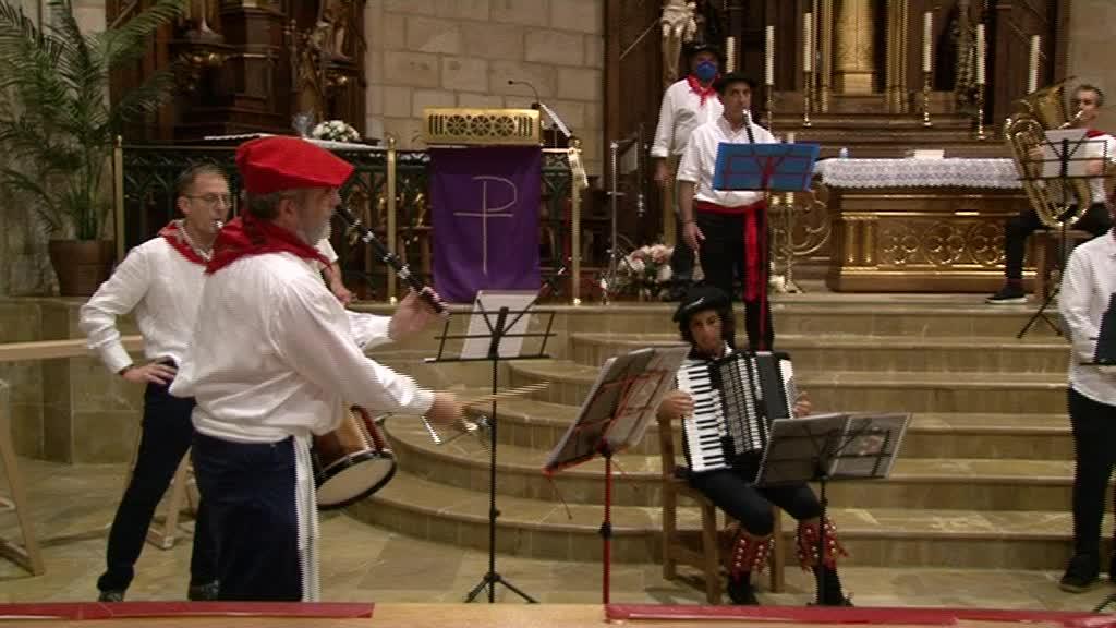 Musika eskola zuzeneko kontzertuak Kankinkabara txistu taldea: “Ezpata dantzaren zortzikoa”