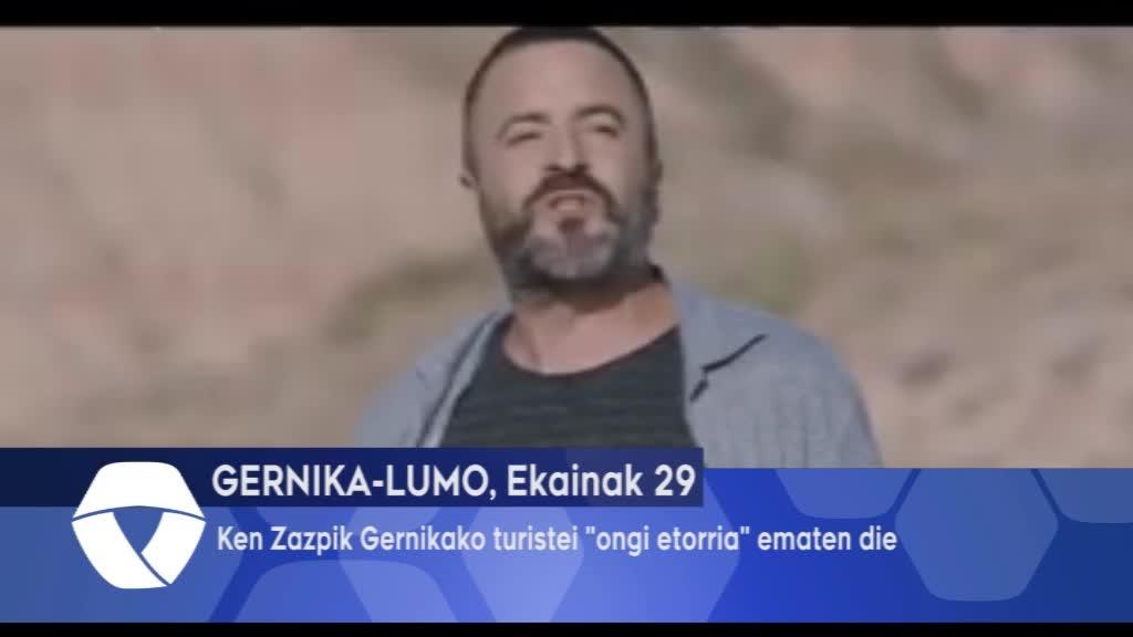 Ken Zazpik Gernikako turistei ongi etorria ematen die