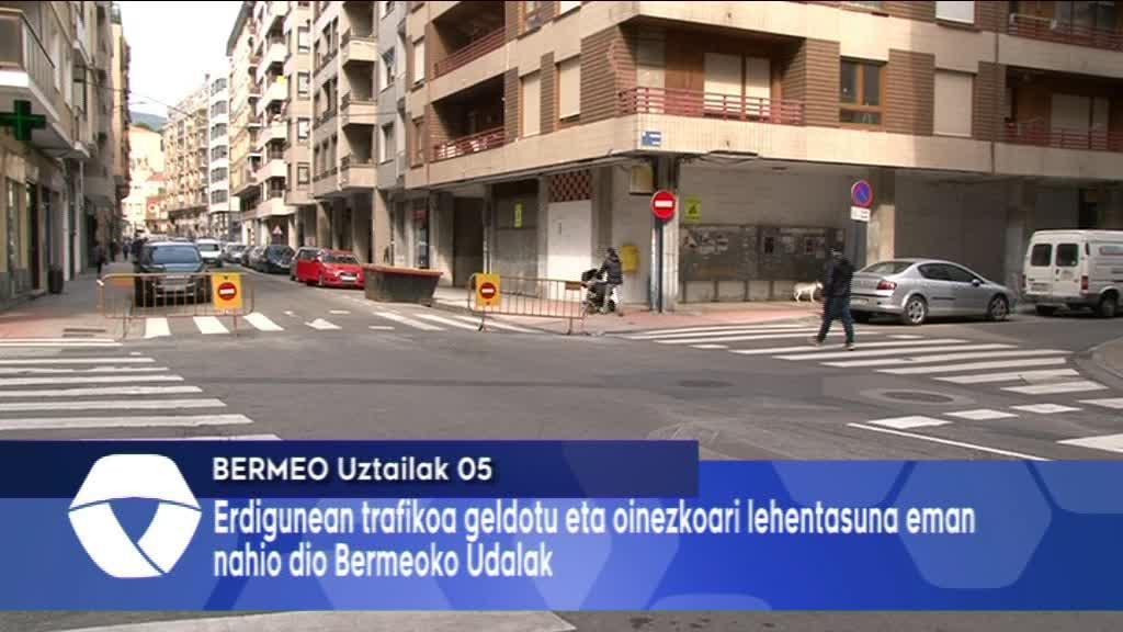 Herriko erdiguneko trafikoa geldotu eta oinezkoei lehentasuna eman nahi die Bermeoko Udalak