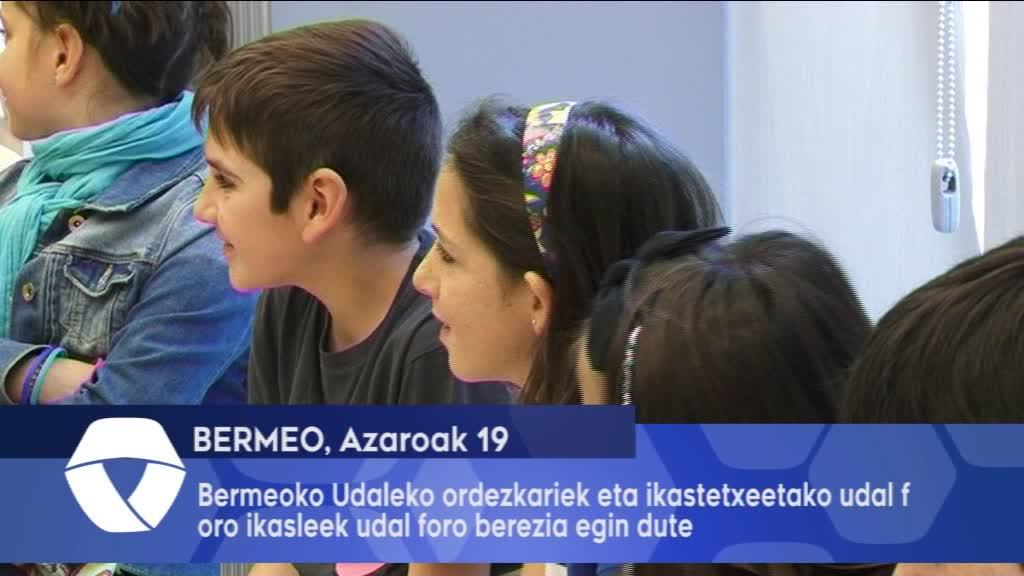 Bermeoko Udaleko ordezkariek eta herriko ikastetxe ezberdinetako ikasleek udal foro berezia egin dute