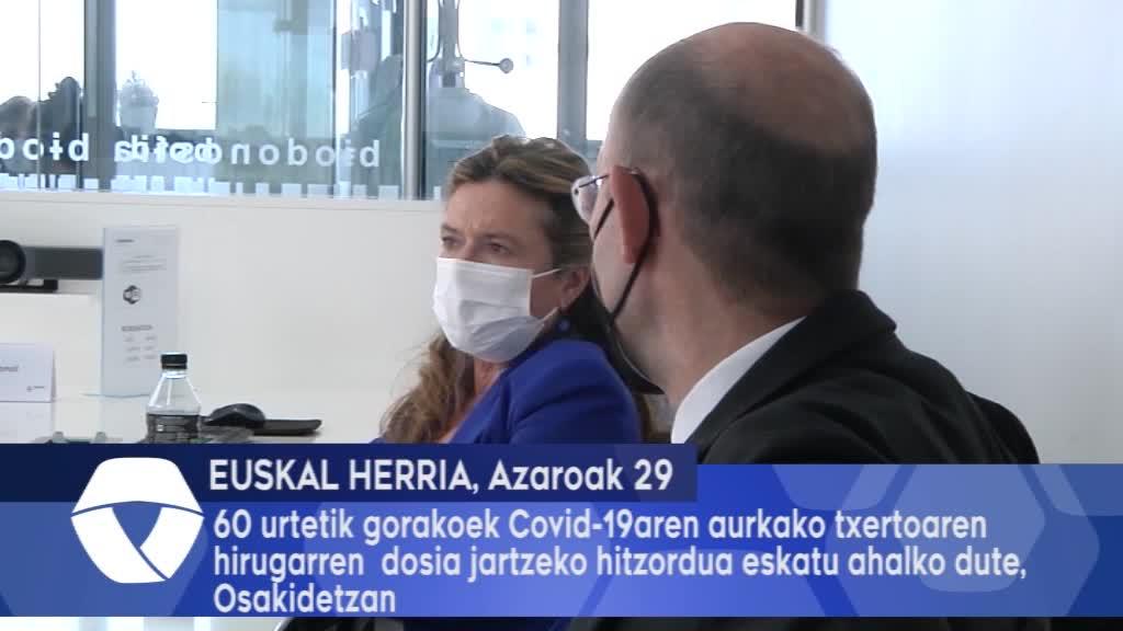 60 urtetik gorakoek COVID-19aren aurkako txertoaren hirugarren dosia jartzeko hitzordua eskatu ahalko dute Osakidetzan, Astelehenetik aurrera