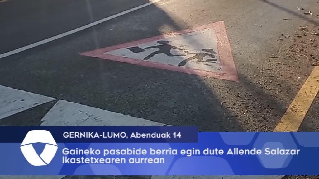 Gaineko pasabide berria egin dute Allende Salazar ikastetxearen aurrean
