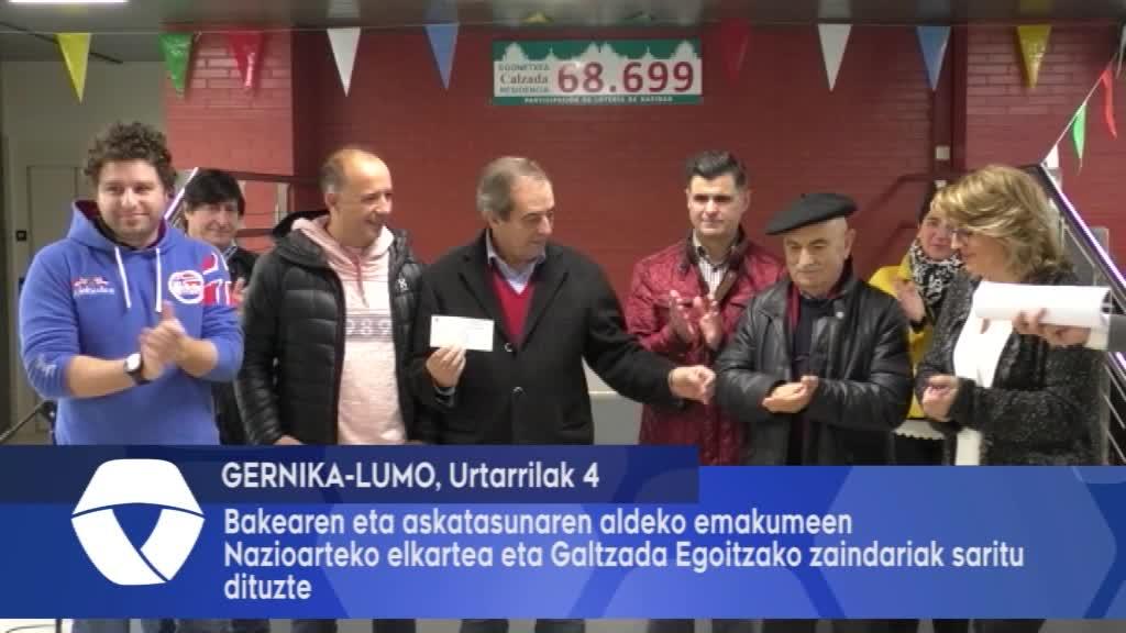 Gernika-Lumoko Udaletxeak Bakearen eta askatasunaren aldeko emakumeen Nazioarteko elkartea eta Galtzada Egoitzako zaindariak saritu dituzte
