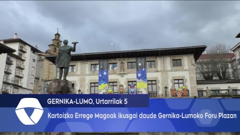 Kartoizko Errege Magoak ikusgai daude Foru Plazan