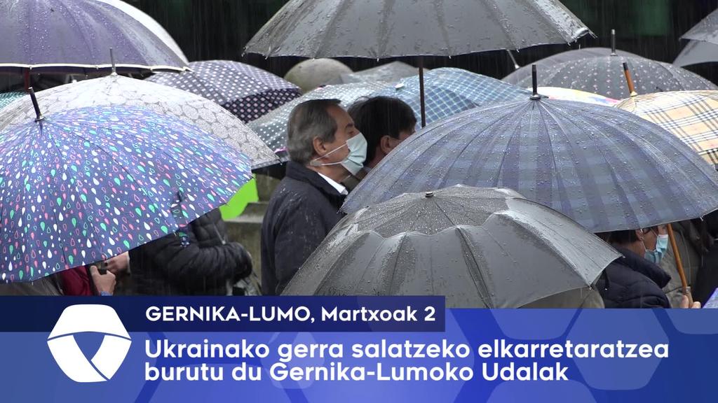 Ukrainako gerra salatzeko elkarretaratzea burutu du Gernika-Lumoko Udalak