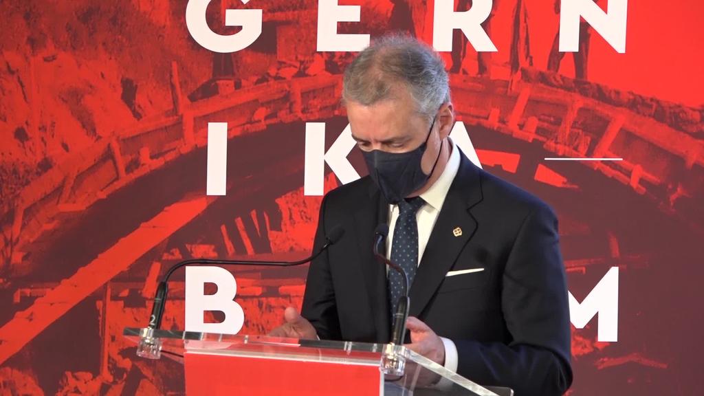 Trenbide pasabidea egin zutenen senideei egindako omenaldia