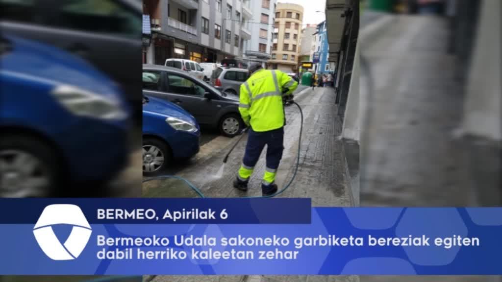 Bermeoko Udala sakoneko garbiketa lanak burutzen dabil Bermeoko kaleetan