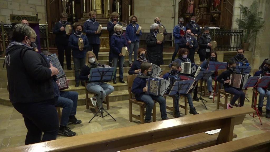 Bermeoko Musika Eskolako trikitixa-pandero taldea