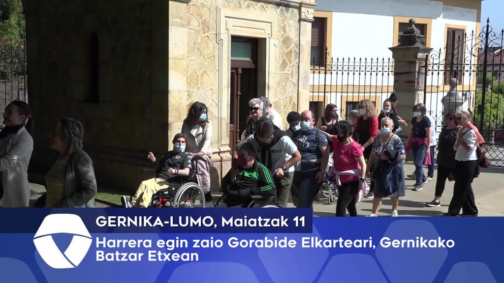 Harrera egin zaio Gorabide Elkarteari, Gernikako Batzar Etxean