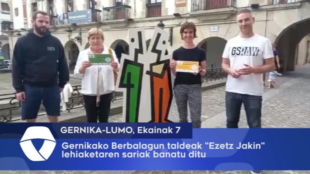 Berbalagun taldekoek Ezetz Jakin lehiaketako sariak banatu dituzte