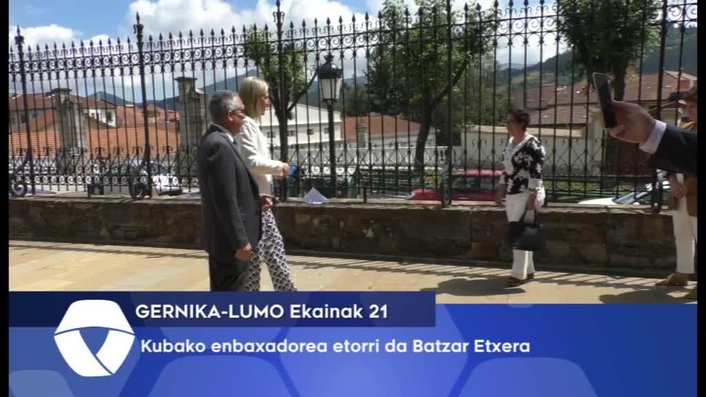 Kubako Enbaxadoreak Batzar Etxea ezagutu du
